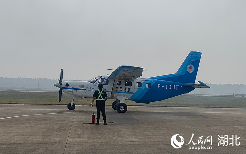 低空经济报：湖北开通首批低空短途客运航线 99元可以从武汉“