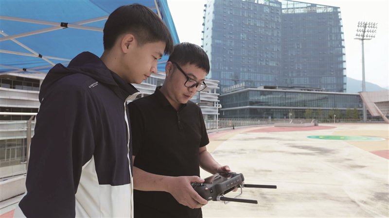 2025低空经济： 低空经济发展催生考证热 多个行业都有用人需求