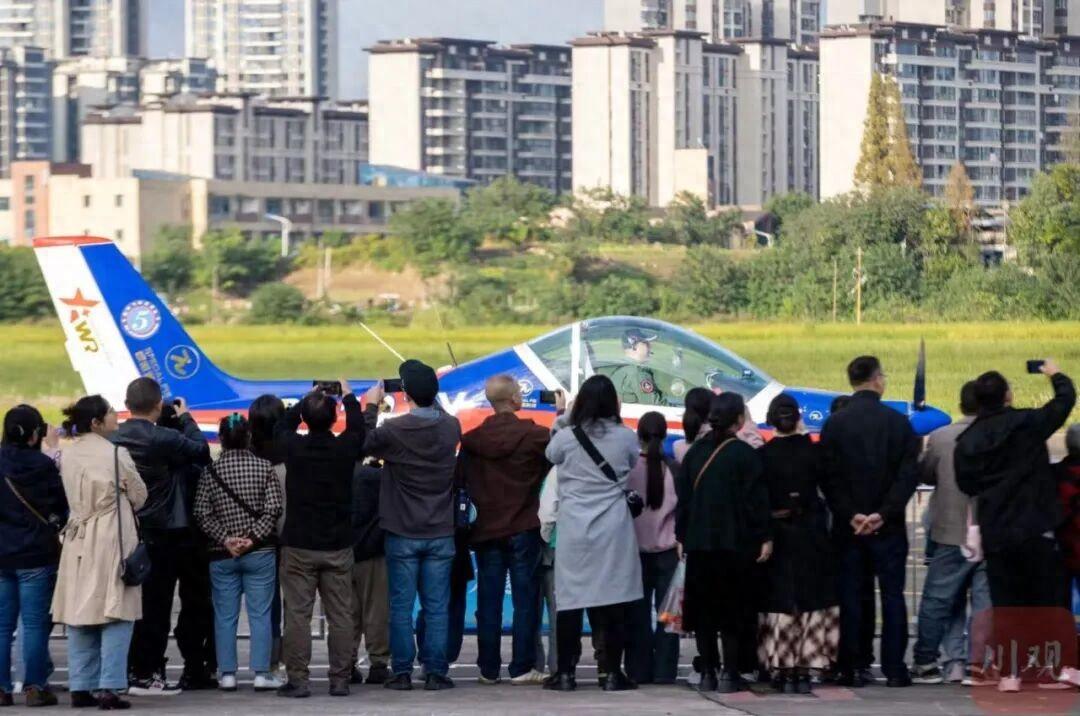 “飞机赛”带动“烟火气”遂宁公安为低空经济发展织密安全屏障